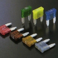 什么是保險絲夾？